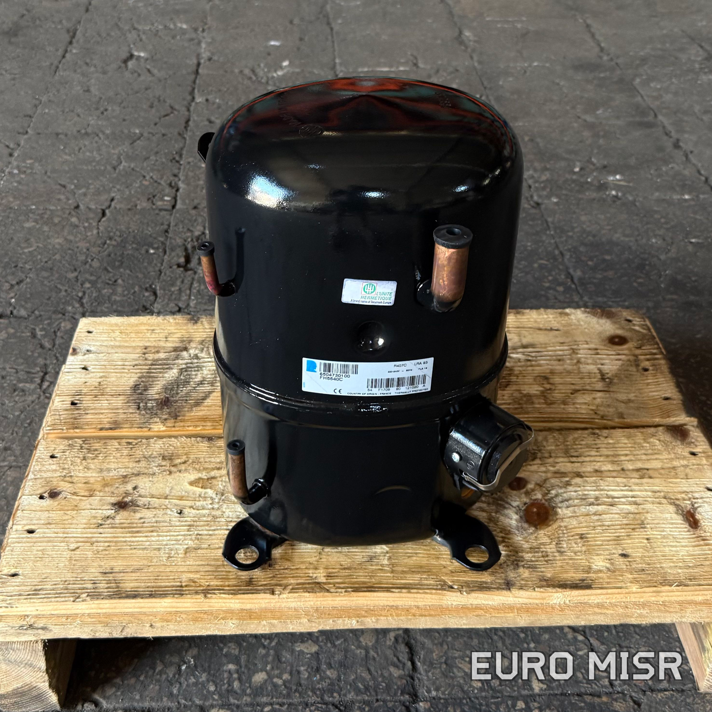 كباس تكومسيه جديد FH5540C — من أعلى جهة الأمام وقواعد التثبيت