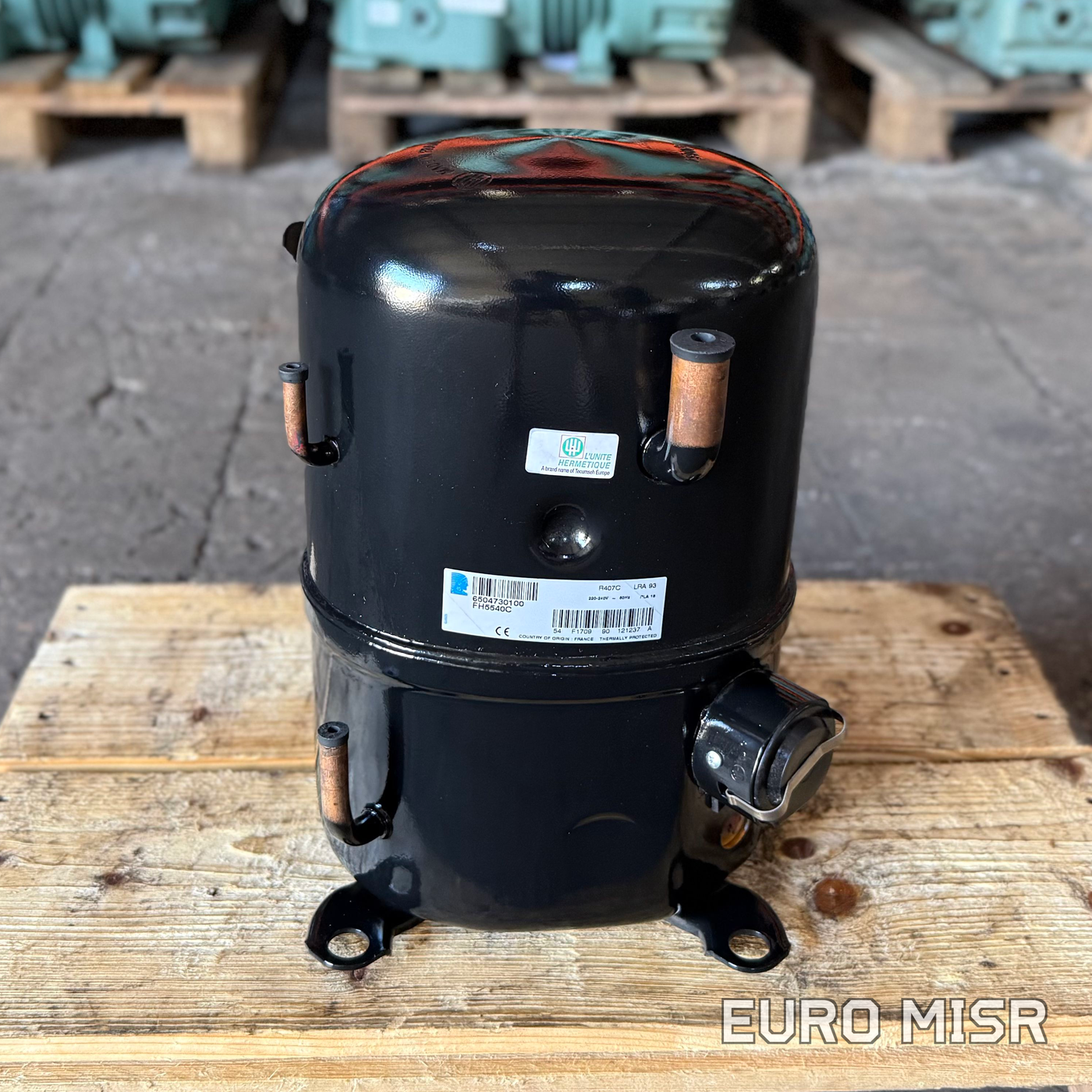 كباس تكومسيه جديد FH5540C — من أعلى جهة الأمام وقواعد التثبيت