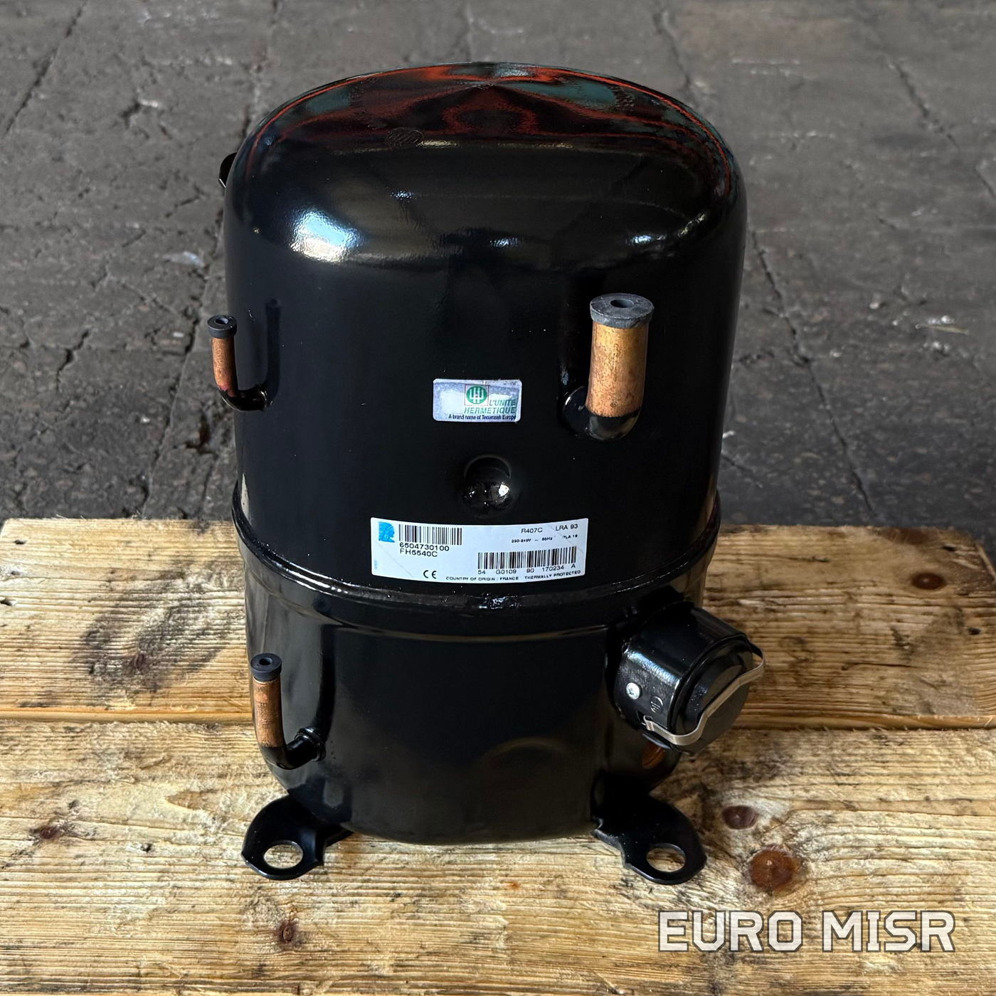 كباس تكومسيه جديد FH5540C — من أعلى جهة الأمام وقواعد التثبيت